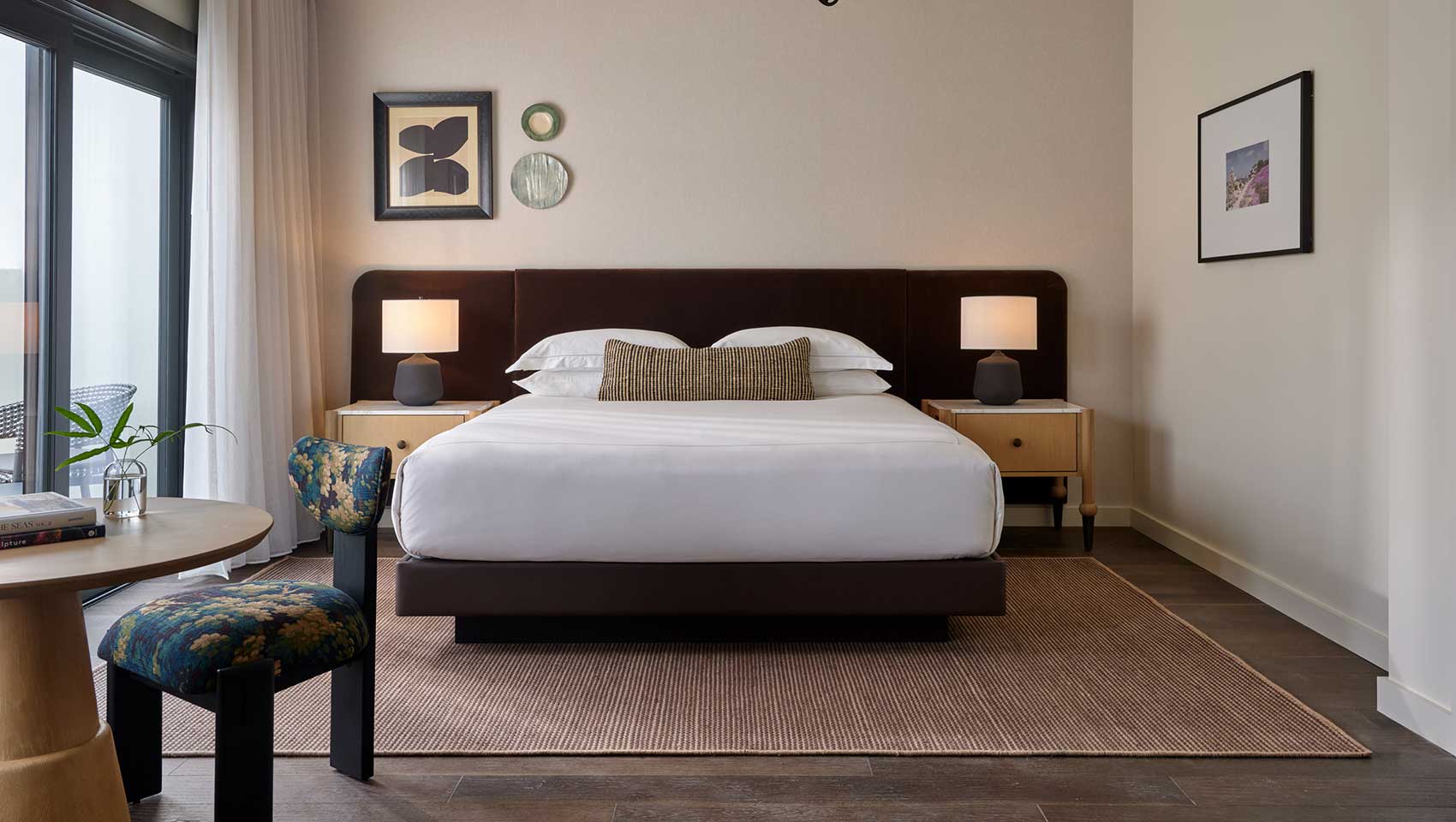 1 king furnished balcony fireplace