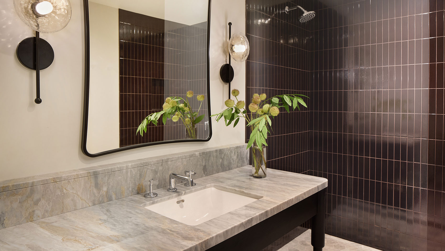 Mirador guest bathroom