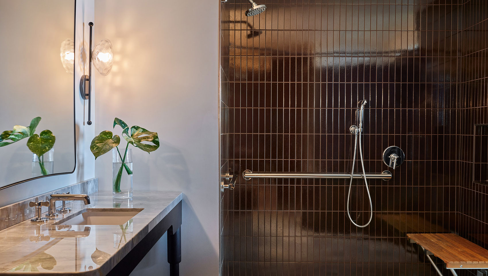 One Bedroom Suite Mobile Access Roll In Shower