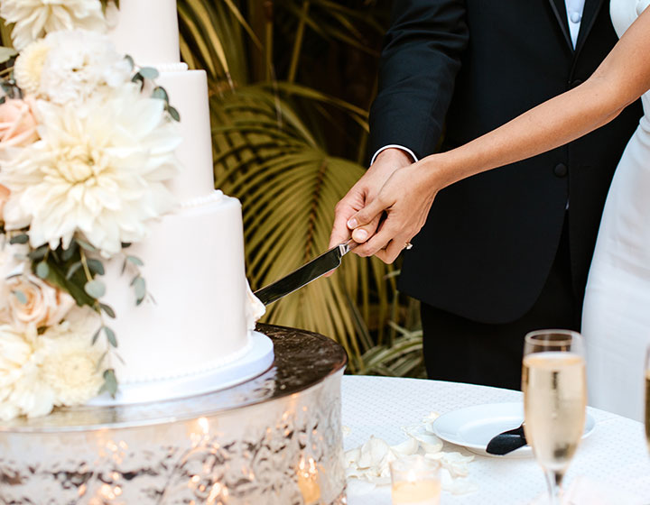 wedding couple cutting cake